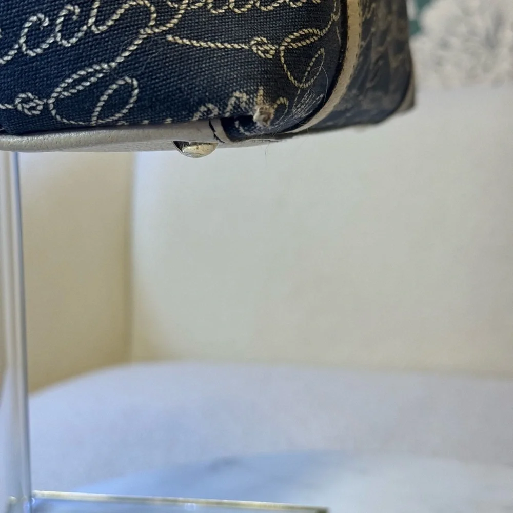 Gucci Navy and Cream Shoulder Bag - Picture 7 of 13